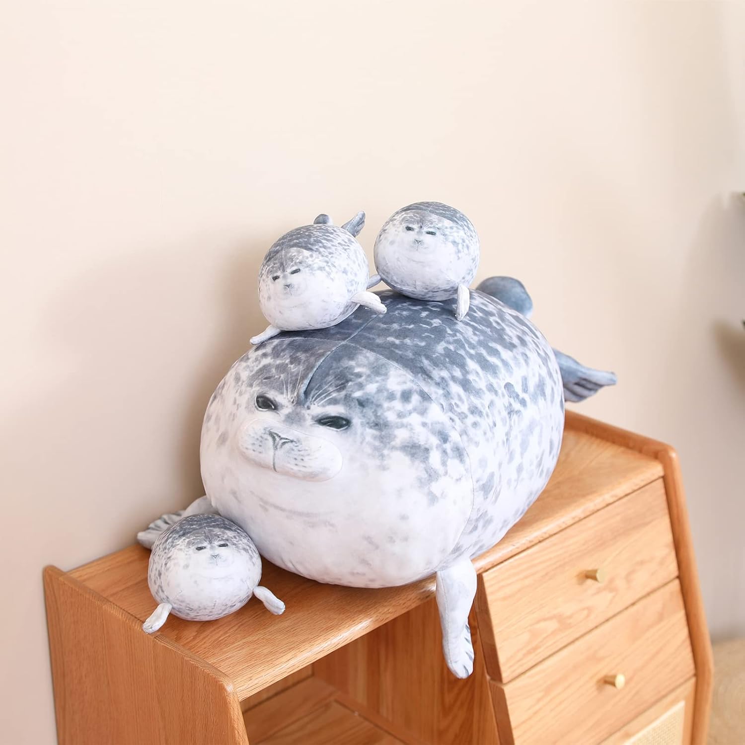 SQEQE Chubby Seal Pillow with 4 Baby Seal Plushies