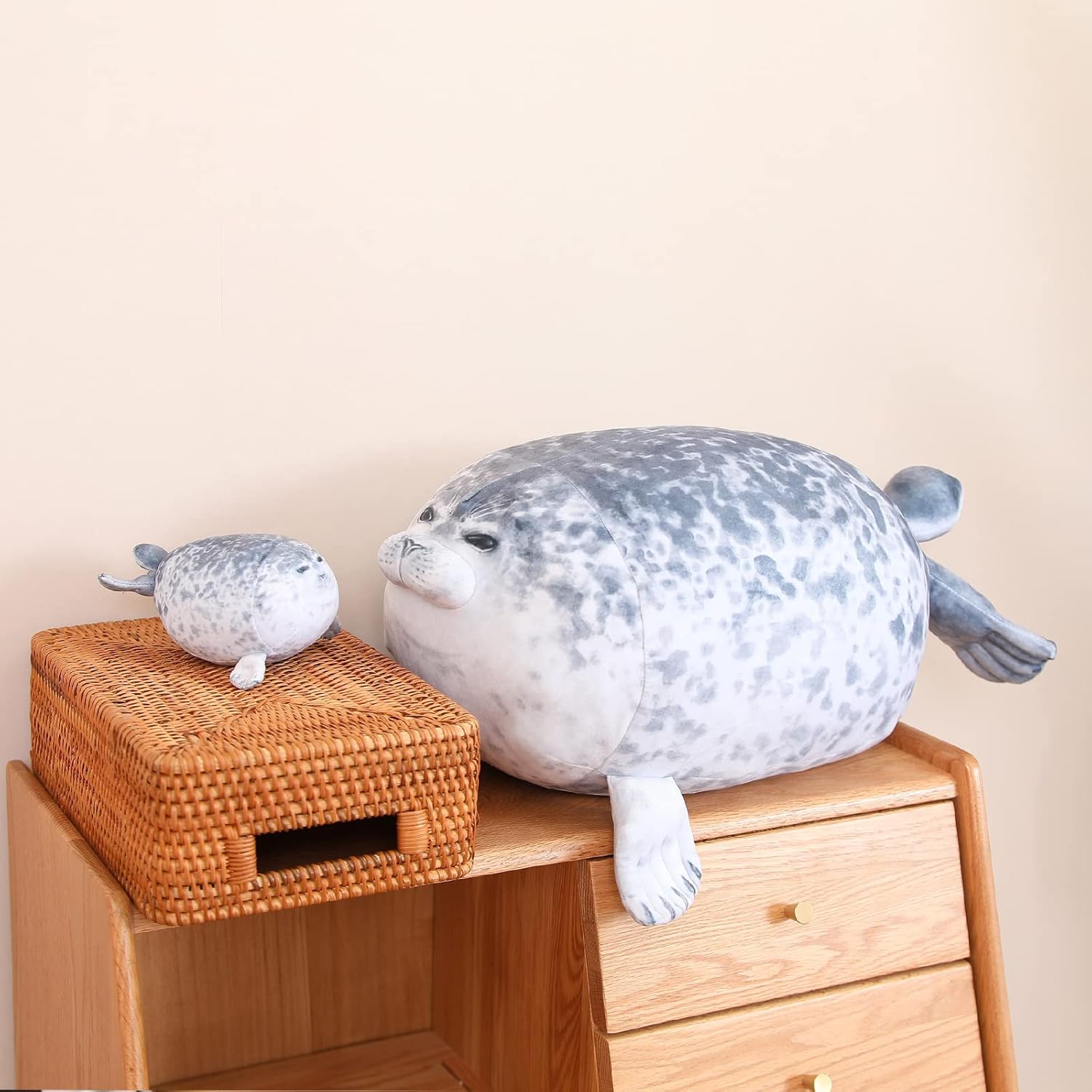SQEQE Chubby Seal Pillow with 4 Baby Seal Plushies